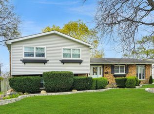 707 W Techny Rd, Arlington Heights, IL 60004