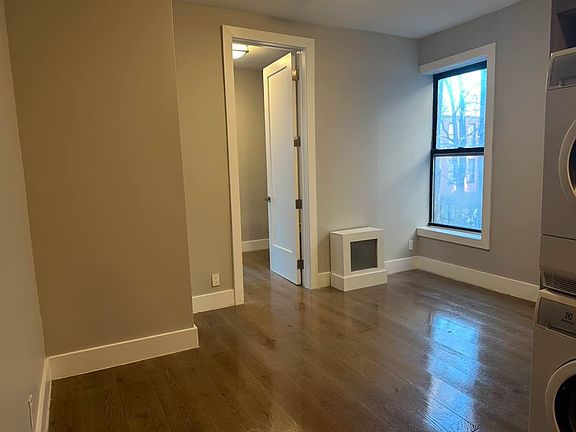 3rd image of 234 E 116th St APT 10