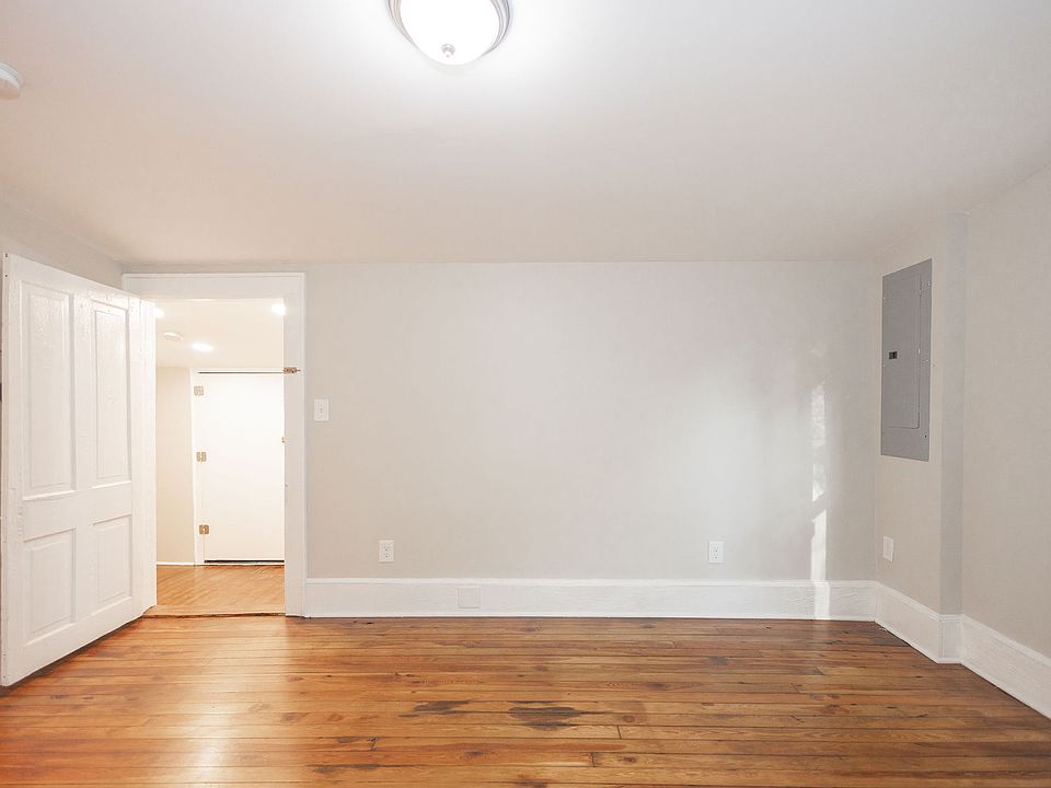 1st image of 321 N 10th St