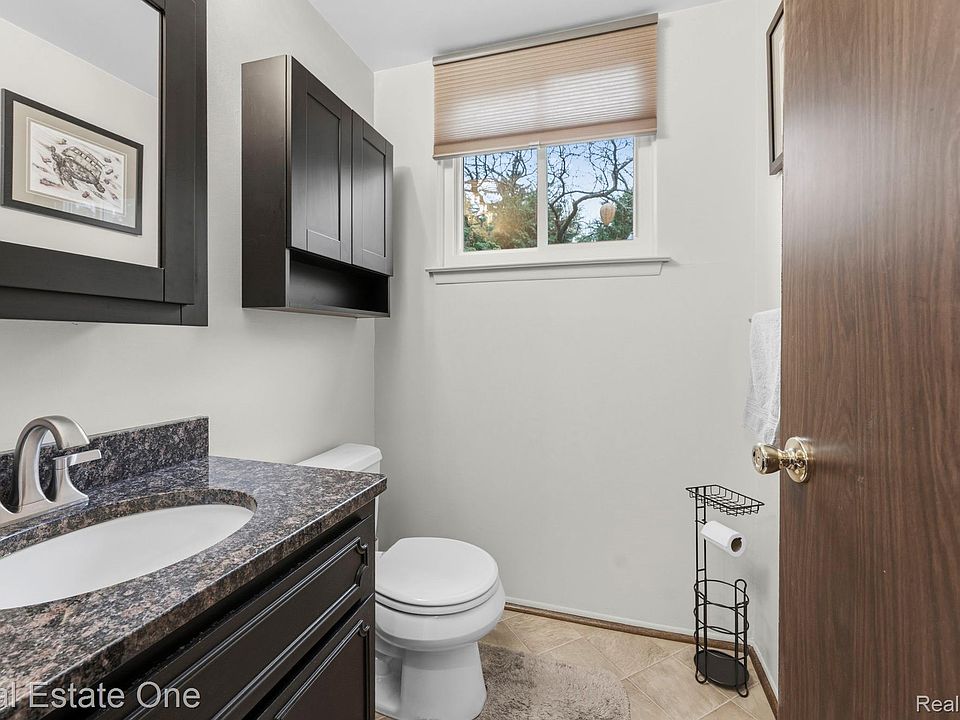 23359 Port St, photo 10