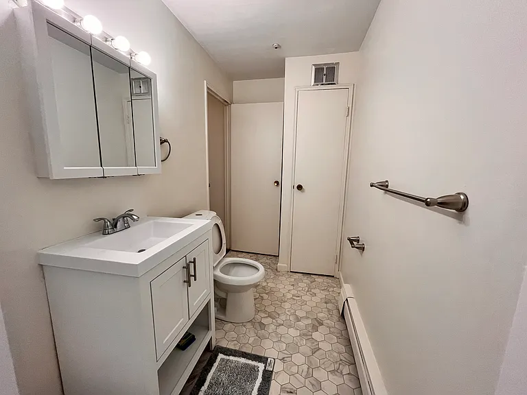 100 Grandview Ave #3B — Photo 4