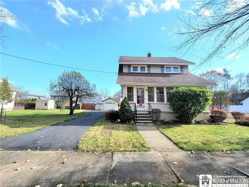 121 Hickory St photo 1
