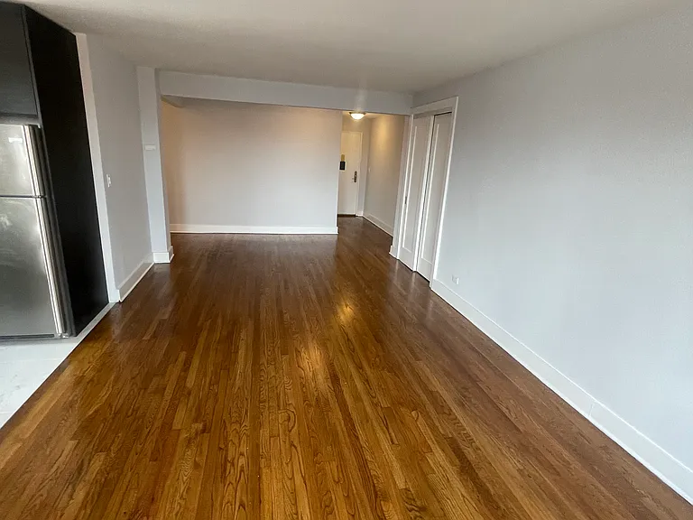 1097 Walton Ave #2A — Photo 4