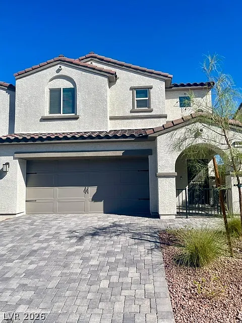 3 bed, 2.5 bath, 1705 sqft, $2,100 — Photo 2