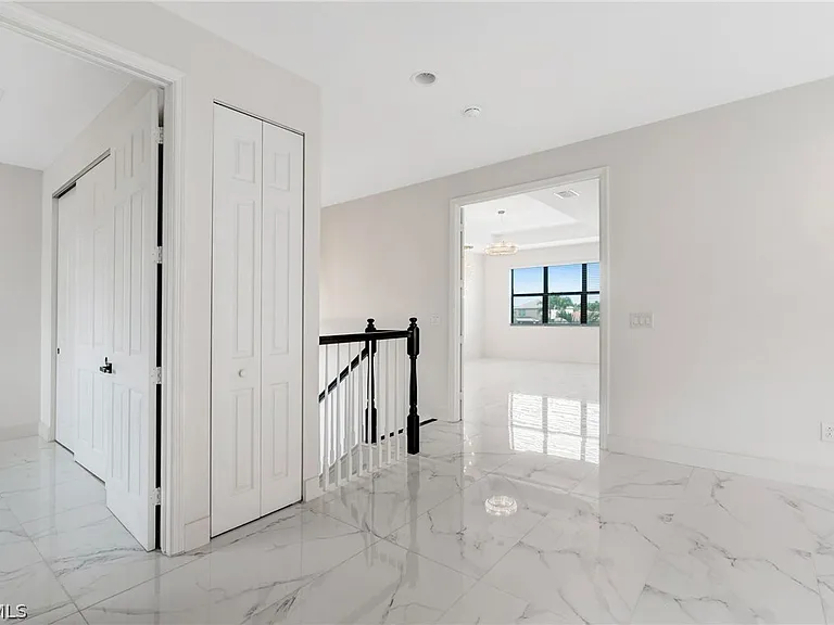 11604 Meadowrun Cir — Photo 19