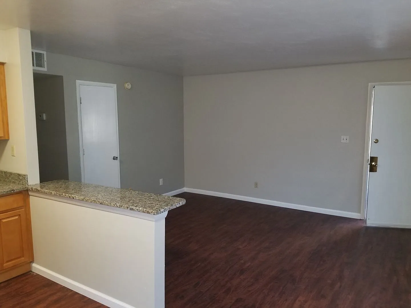 325 Ashlawn Drive — Photo 4