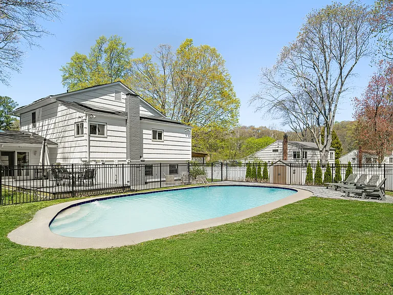 11 Guyer Rd — Photo 4
