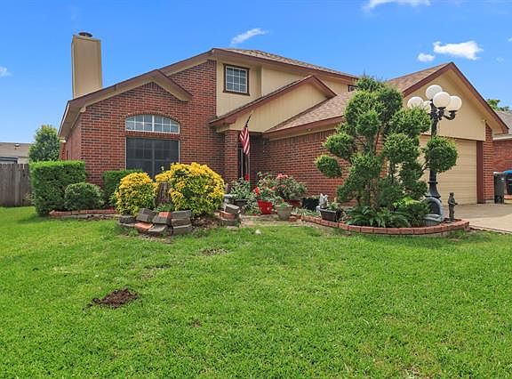 3rd image of 10701 Holly Grove Dr