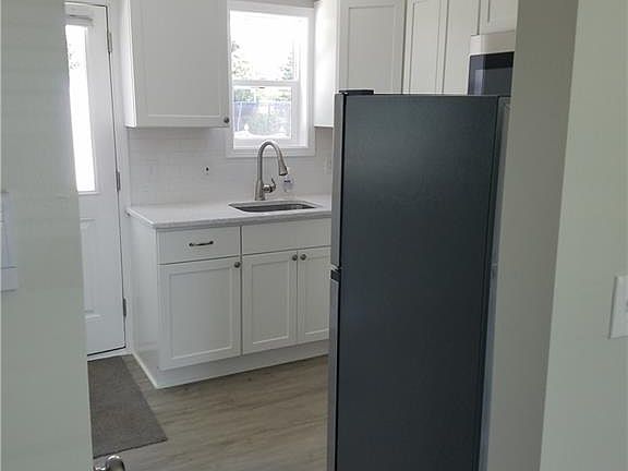 4th image of 54 Chapel Ave