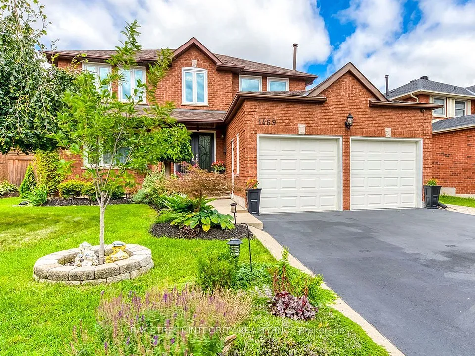 1469 Reeves Gate