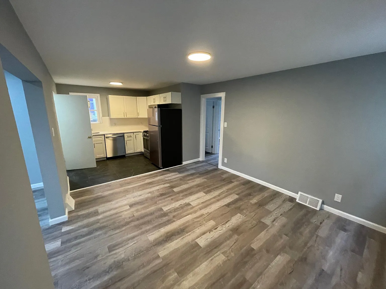 1509 Rockland Ave Floor 1 photo 1