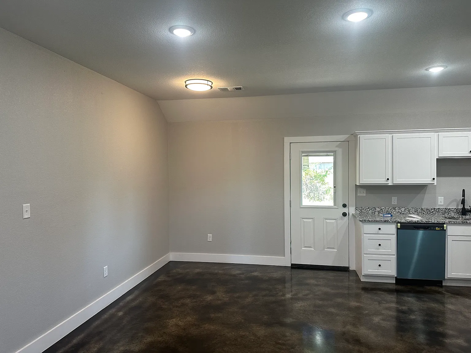 122 Redwood Drive - 1 — Photo 4