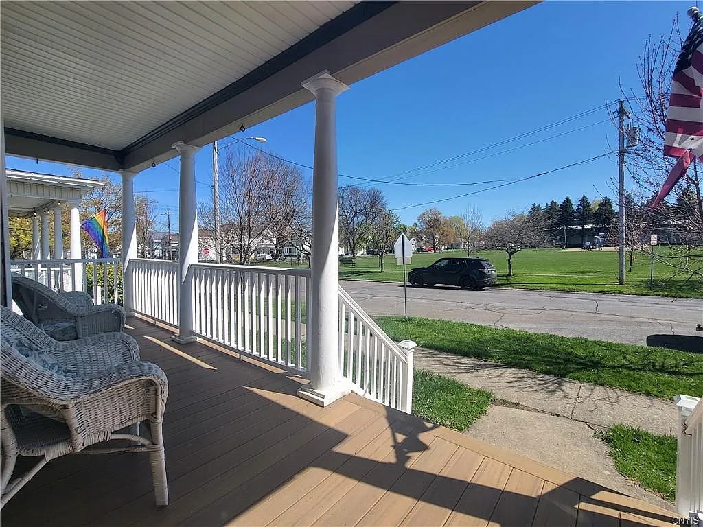 3 bed, 1429 sqft, $2,800 — Photo 3