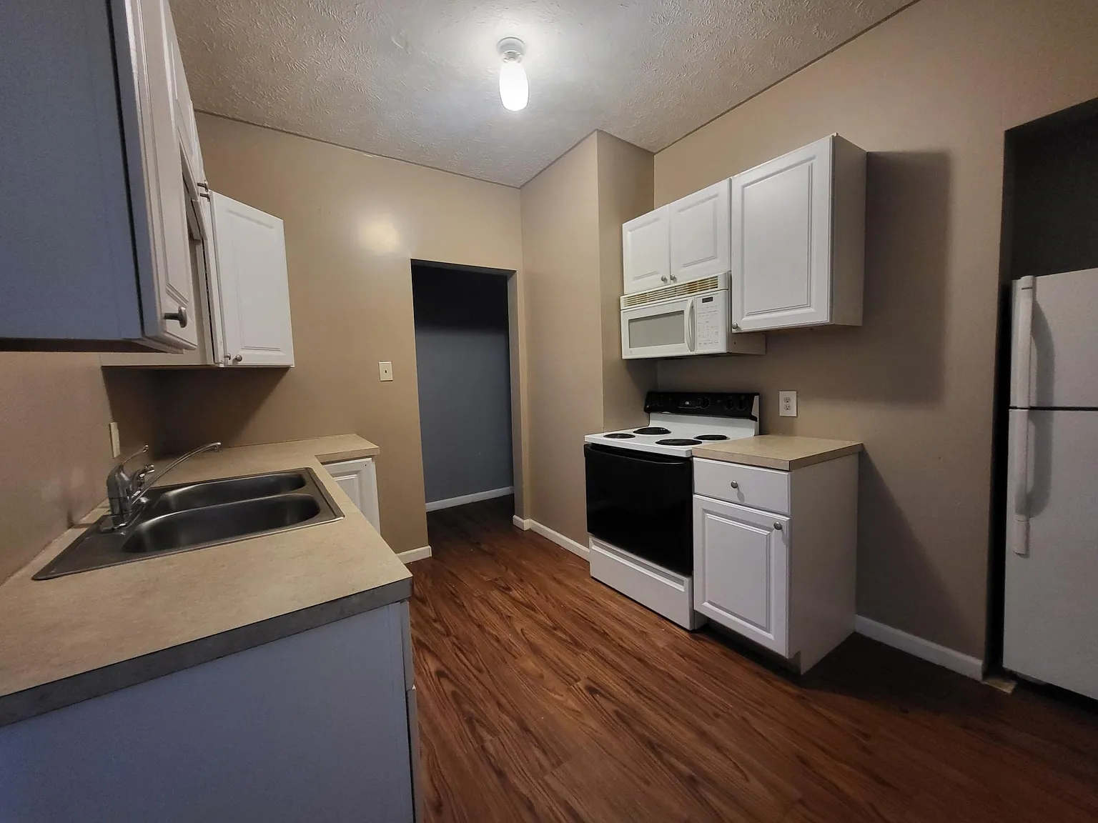 1174 Princeton St — Photo 4