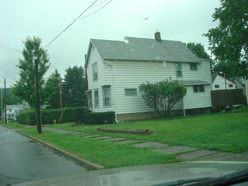 2nd image of 224 Decatur St