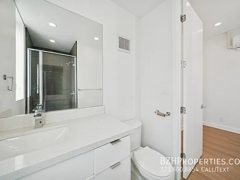 4523 1/2 Saint Elmo Dr — Photo 11