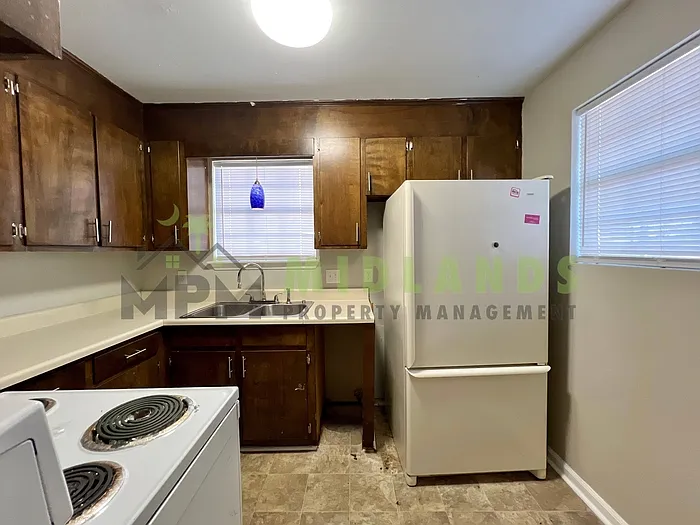 1930 Greenoaks Rd #A — Photo 15
