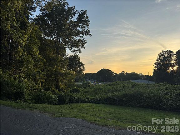 2nd image of 400 Boone Ave #30