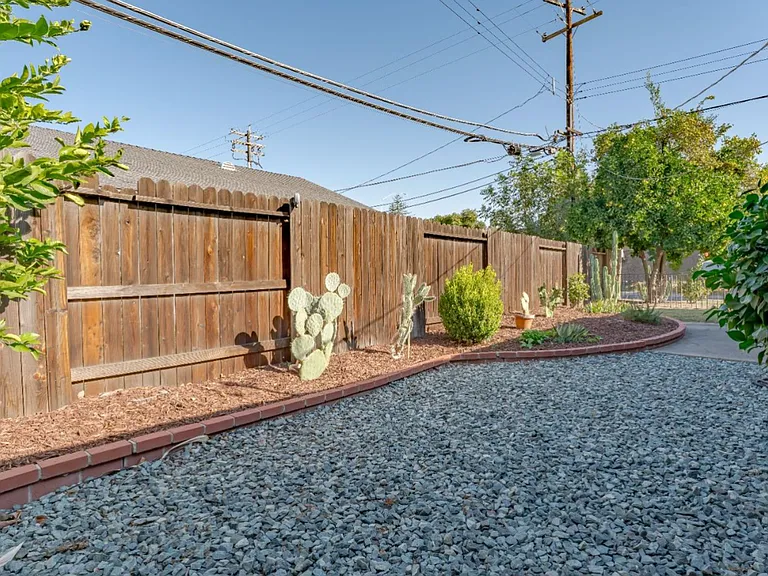 5484 Riverside Blvd — Photo 18