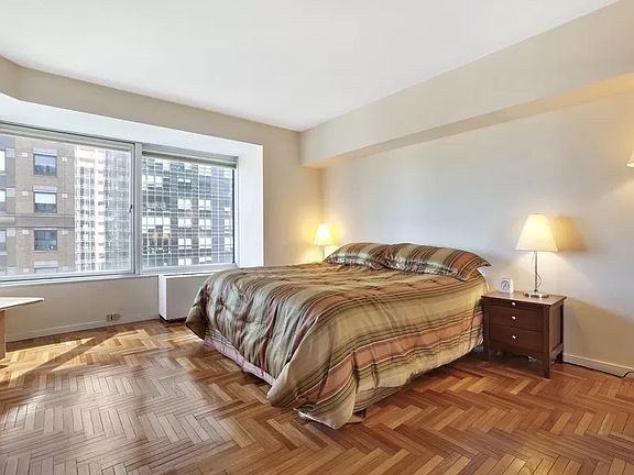 2nd image of 150 W 56th St APT 3807