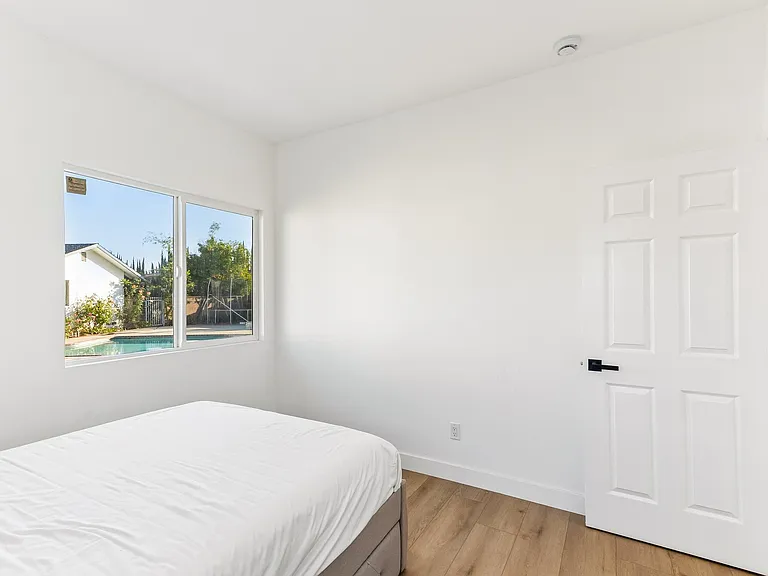 509 S Barranca St — Photo 13