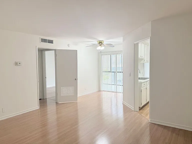 331 Ardmore Avenue Apartments - Prime Location in Koreatown — Photo 14