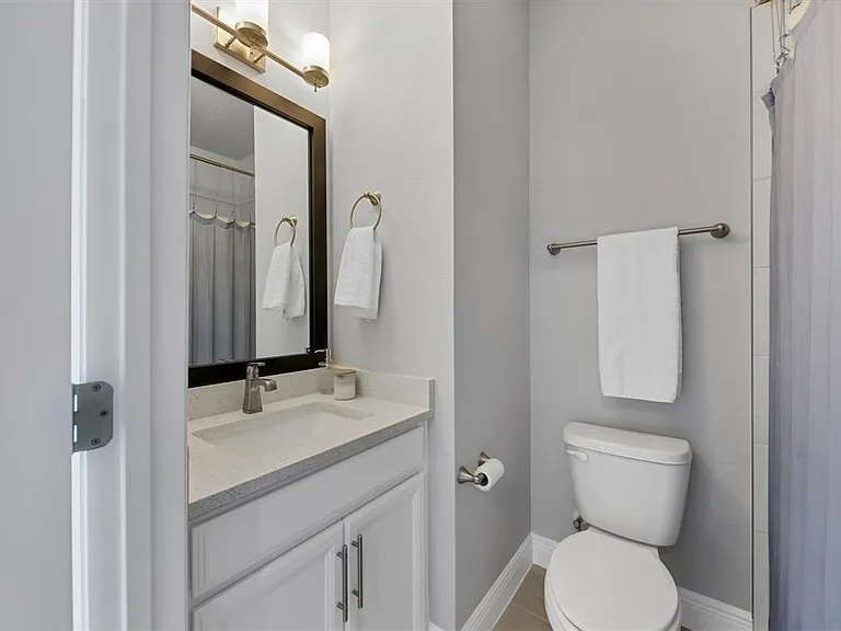 2329 Lindstrom St — Photo 24