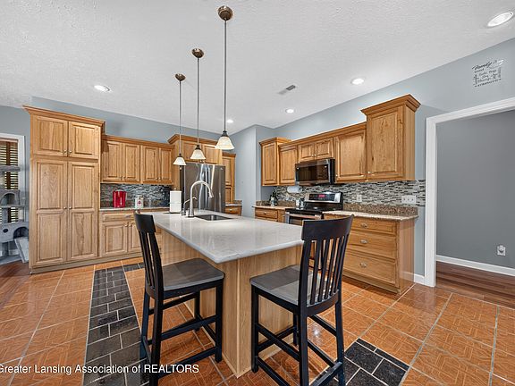 2nd image of 4711 Pardee Rd