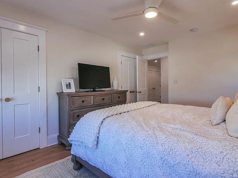 106 N Derby Ave — Photo 27