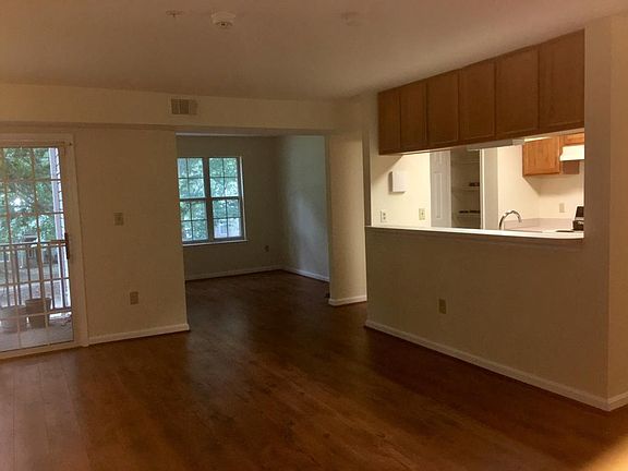 3rd image of 9601 Lake Pointe Ct APT 203