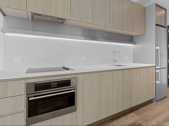 3rd image of 171 Chrystie St #10C