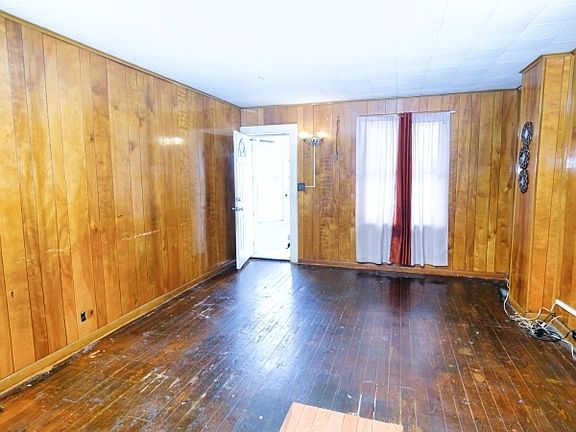 5th image of 18 Dexter St