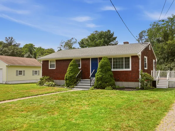 19 Flint Corn Rd, Portsmouth, RI 02871