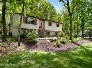 1430 N Rocky Mountain Dr, Effort, PA 18330