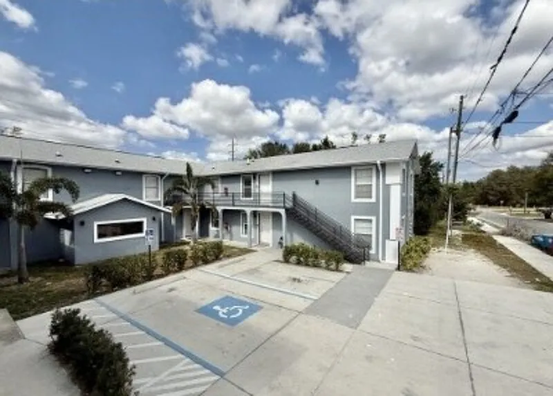 3 bed, 2.0 bath, 977 sqft, $1,050 — Photo 4