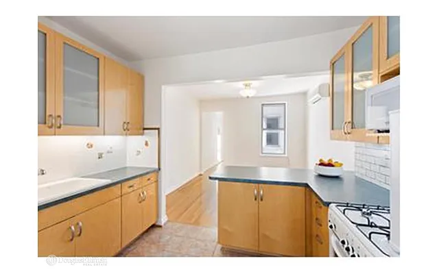 Rented by Douglas Elliman | media 8