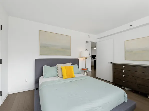 385 First Avenue image 9 of 16