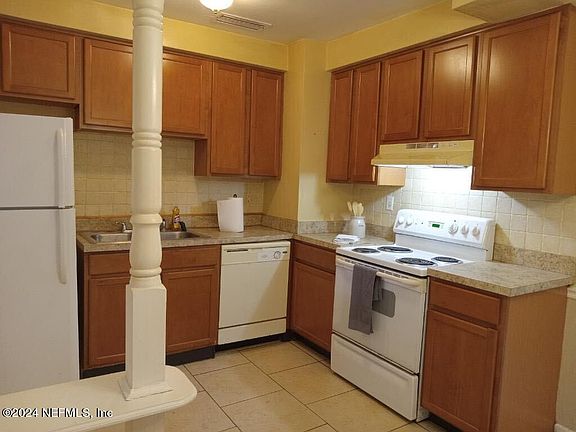 3rd image of 6120 MERCER Circle N