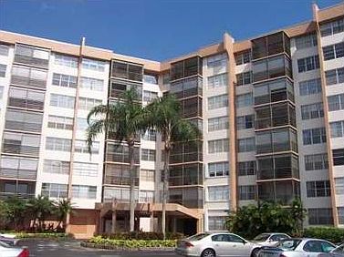 5th image of 1300 Saint Charles Pl APT 208