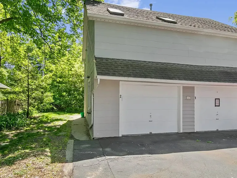 225 W Park Ave — Photo 12