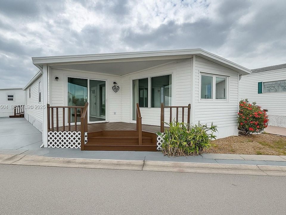 1st image of 204 Flamingo Drive #1