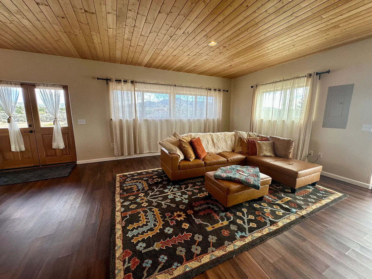 2 bed, 1120 sqft, $2,300 — Photo 2