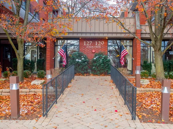 129 Acacia Cir Unit 207, La Grange, IL 60525