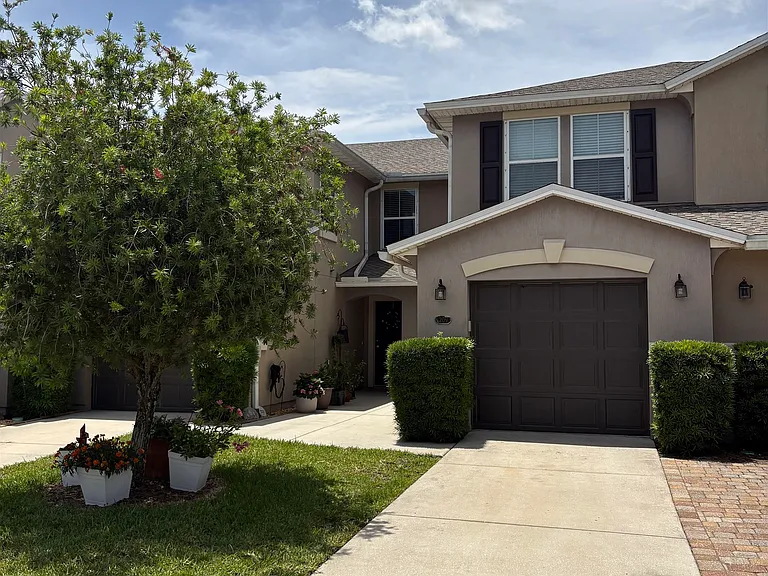 209 E Pisa Pl — Photo 2