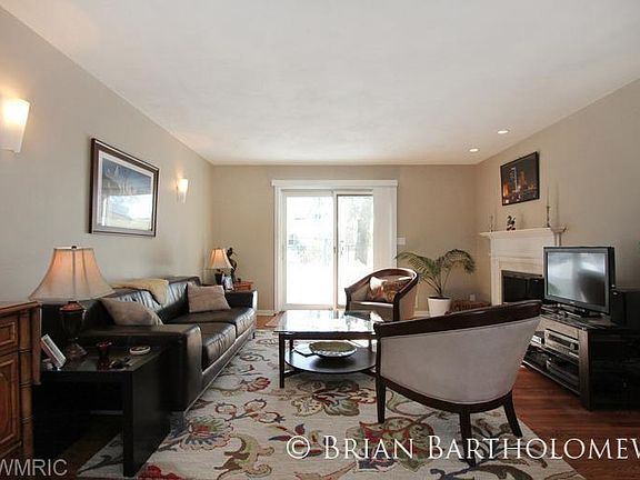 3rd image of 2326 Englewood Dr SE