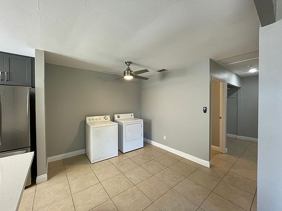 5th image of 2566 White Oak Pl Unit 7