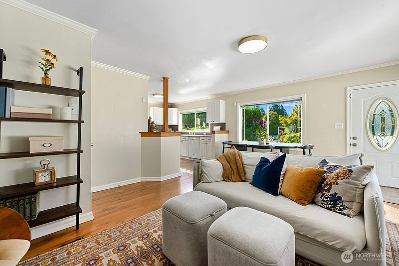 4th image of 3610 SW Kenyon Street