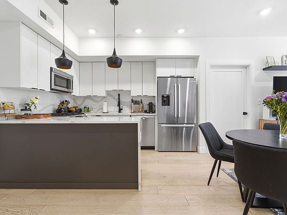 3rd image of 101 Condor St #205