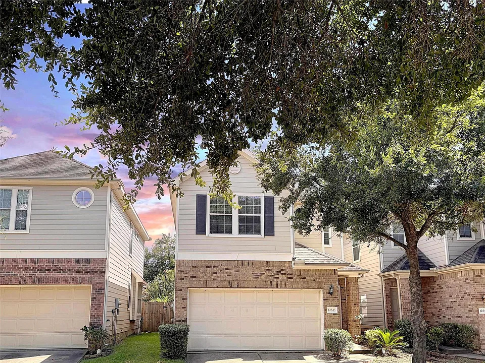 12543 S Ashford Villa Ln