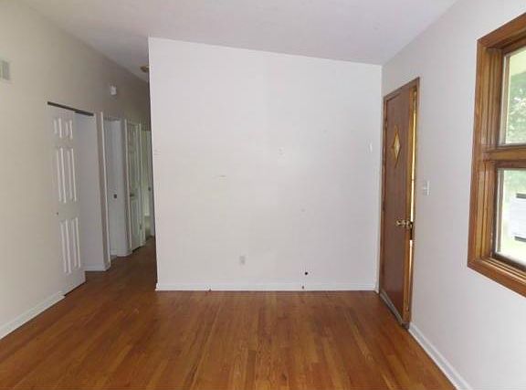 3rd image of 6535 Tauromee Ave